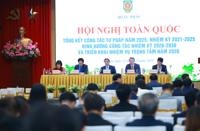 Thủ tướng Phạm Minh Chính và các lãnh đạo chủ trì hội nghị. Ảnh: Linh Đan