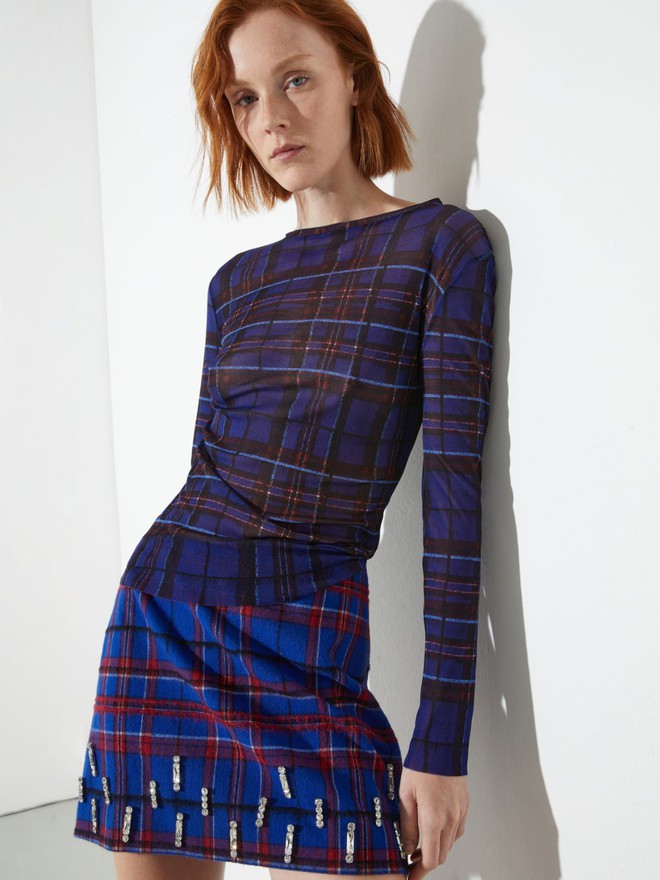 Không chỉ quần jeans xanh, sắc xanh lam, xanh ngọc bích ‘lên ngôi’ mùa xuân 2026 9 Không chỉ quần jeans xanh, xanh lam, xanh ngọc bích ‘lên ngôi’ mùa xuân 2026 - Ảnh 9.