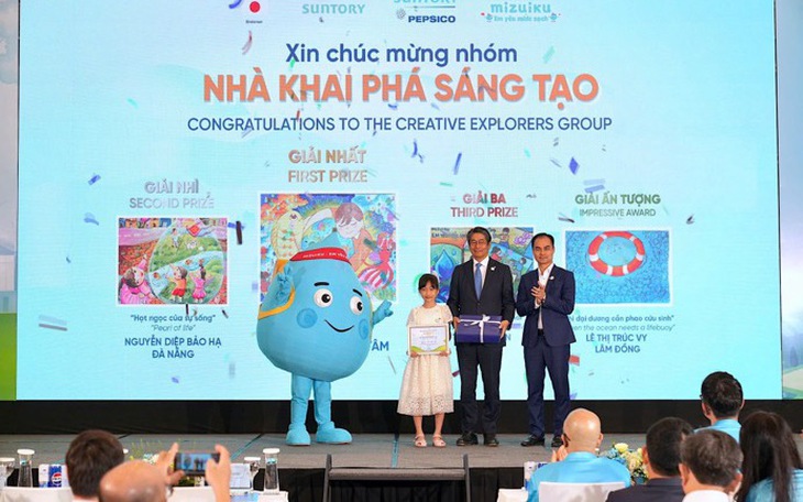 Đấu giá kỷ vật ngoại giao thu 430 triệu đồng hỗ trợ bệnh nhi ung thư - Ảnh 3.