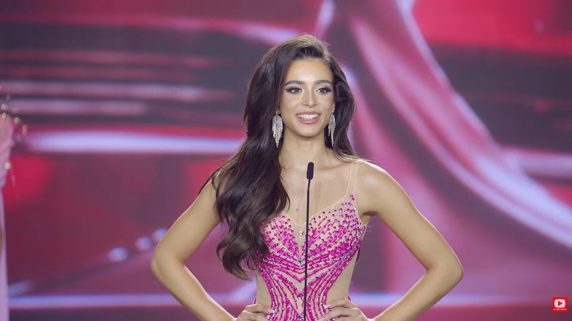 Trực tiếp Chung kết Miss Charm 2025: Mai Ngô có thành tích dù trượt Top 5, Tân Hoa hậu gọi tên người đẹp đến từ Venezuela 15 Các người đẹp bước vào phần tranh biện để giành suất vào Top 5.