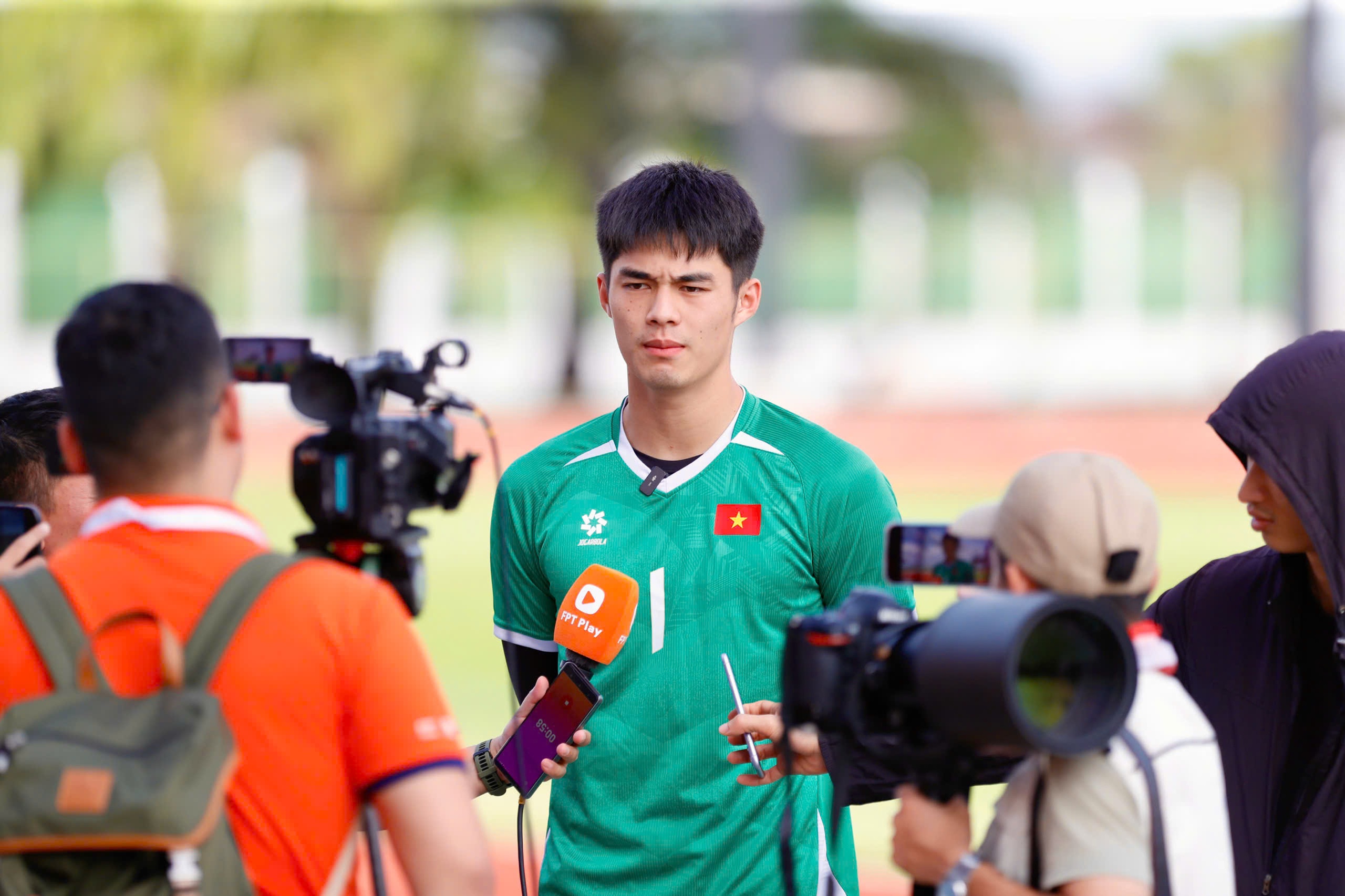 U.23 Việt Nam ‘tự dưng’ được tập sân mới đẹp mê li, sao 1,91 m quyết trắng lưới: Phải thắng Philippines- Ảnh 6. U.23 Việt Nam ‘tự dưng’ được tập sân mới đẹp mê li, sao 1,91 m quyết trắng lưới: Phải thắng Philippines- Ảnh 6.