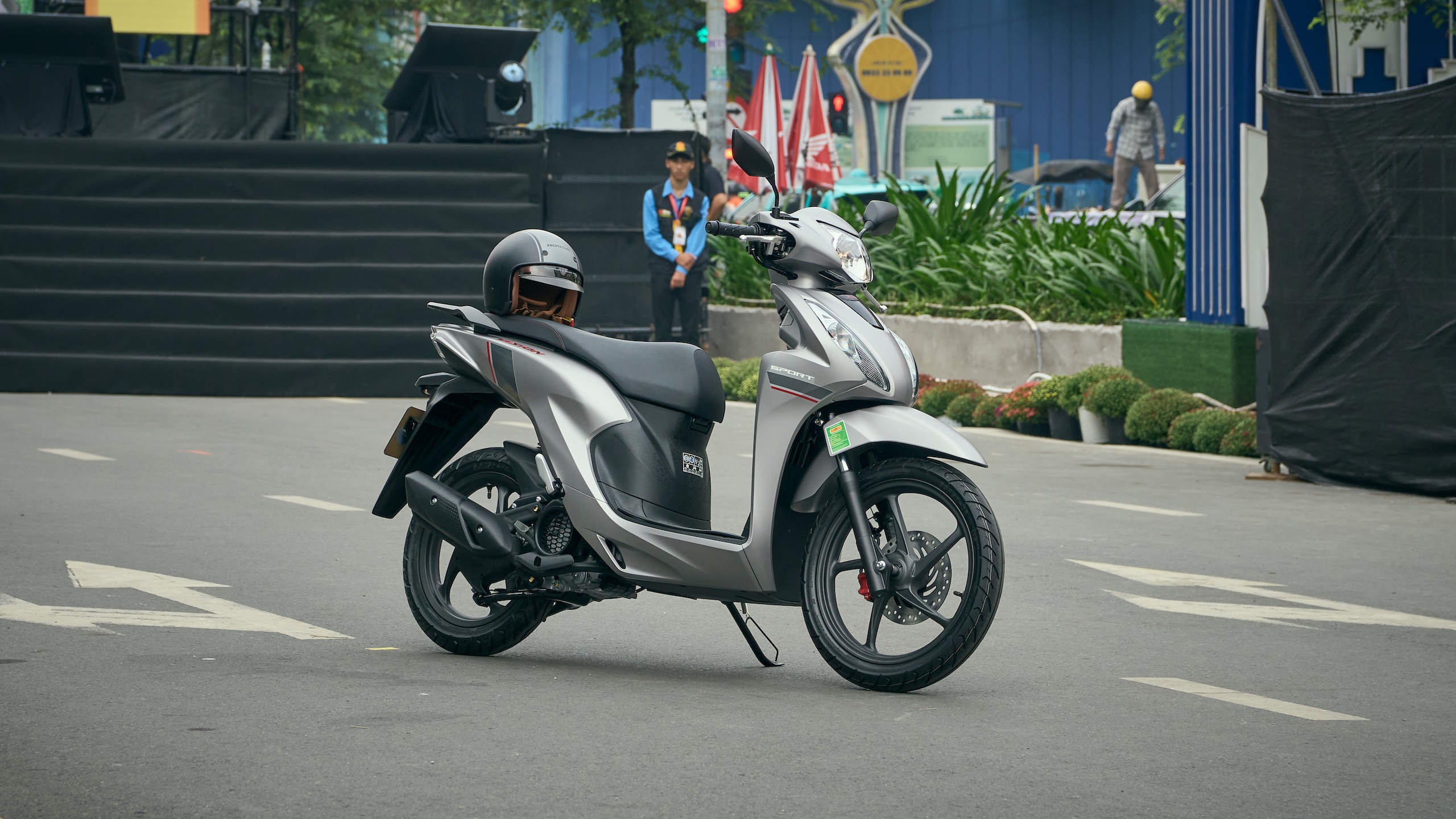 Honda Vision 2026 khoác áo mới, giá không đổi 2 Xe tay ga quốc dân Honda Vision có phối màu mới, giá từ 31,9 triệu đồng - Ảnh 2.