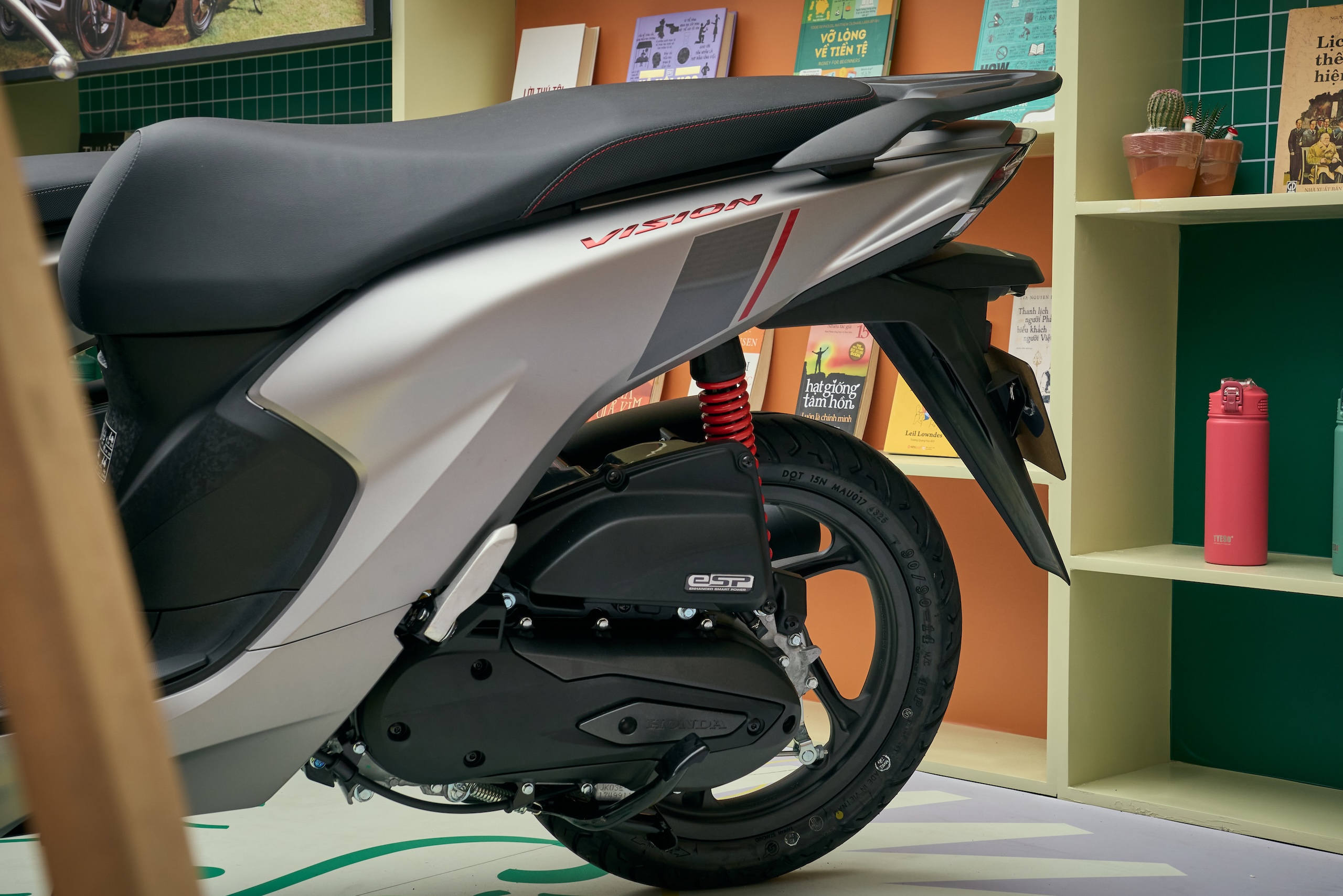 Honda Vision 2026 khoác áo mới, giá không đổi 3 Xe tay ga quốc dân Honda Vision có phối màu mới, giá từ 31,9 triệu đồng - Ảnh 3.