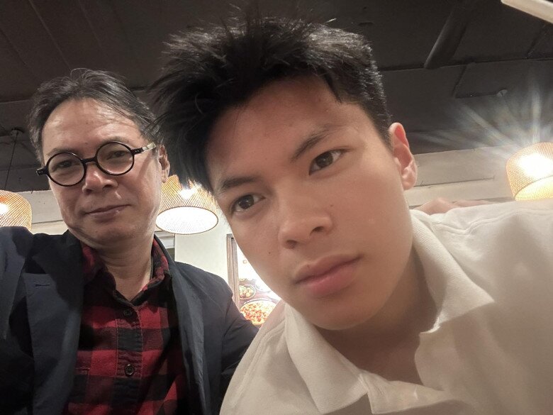 Trần Tú con trai NSND Trần Lực: "Lúc dậy thì em 'láo' hơn bây giờ nhiều, được mẹ chiều nhưng vẫn ăn đòn" 7 Trần Tú tiết lộ chuyện 2 bố con khắc khẩu.