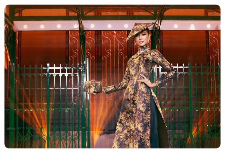 Dàn thí sinh Miss Cosmo 2025 khoe nhan sắc rực rỡ trong tà áo dài Việt Nam 11 Dàn thí sinh Miss Cosmo 2025 khoe nhan sắc rực rỡ trong tà áo dài Việt Nam - 10