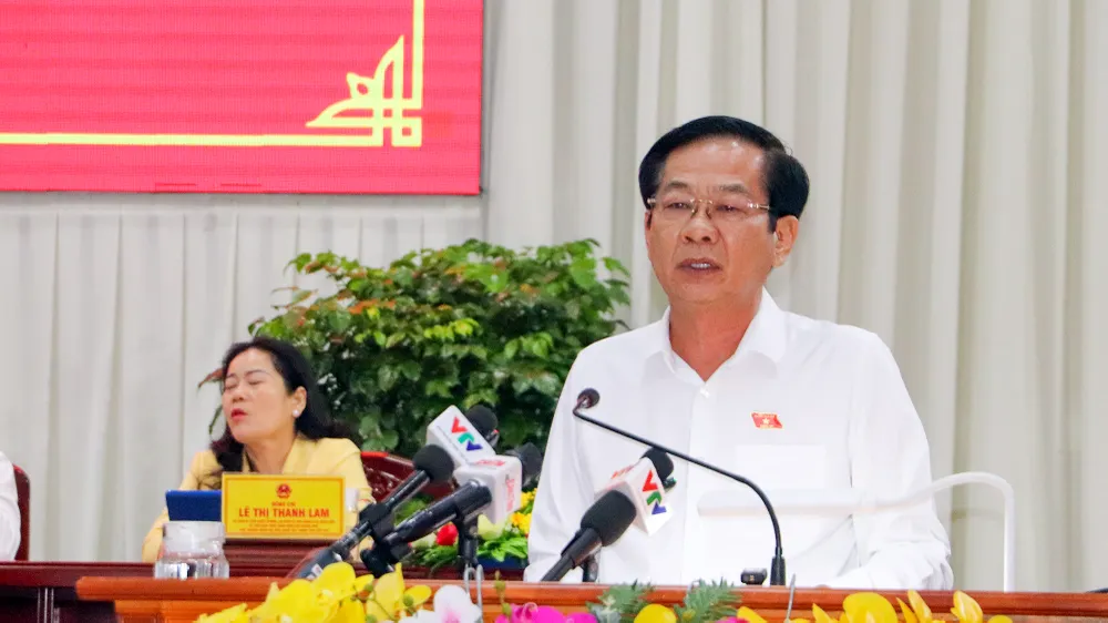 Ông Đỗ Thanh Bình, Bộ trưởng Bộ Nội vụ thông tin đến cử tri về kết quả sau 5 tháng thực hiện chính quyền địa phương hai cấp. Ảnh: CHÂU ANH chu-tich-quoc-hoi-tiep-xuc-cu-tri-cuoi-nam62025-18.jpg