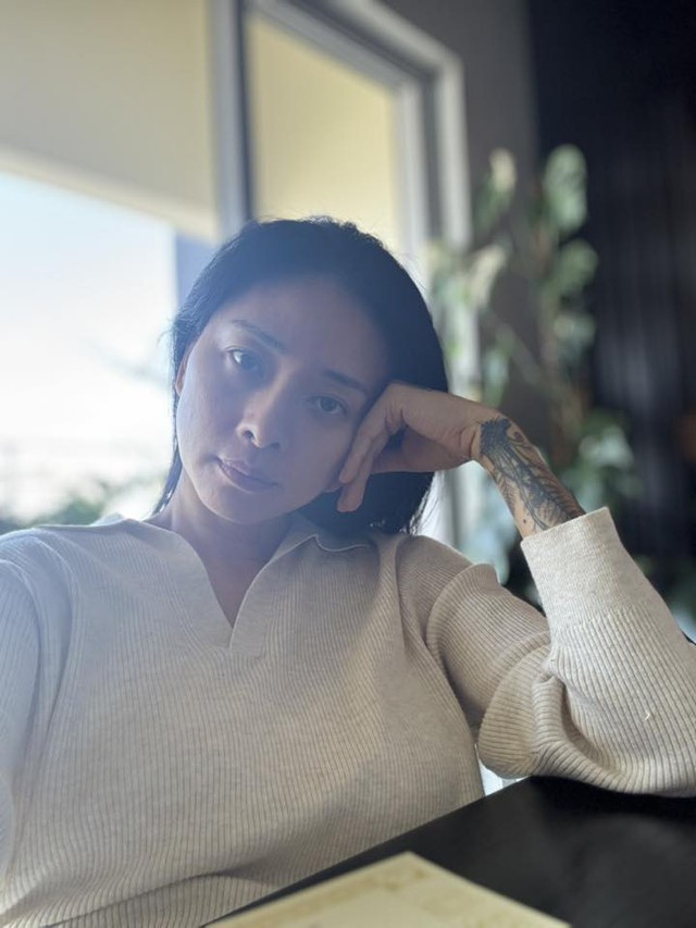 Được chồng chăm sóc sau sinh, "đả nữ màn ảnh Việt" có sắc vóc ra sao? 7 Dù phải thức khuya chăm con nhưng nhờ tinh thần tốt nên Ngô Thanh Vân giữ được sức khỏe và cô không ngại khoe mặt mộc trên trang cá nhân.