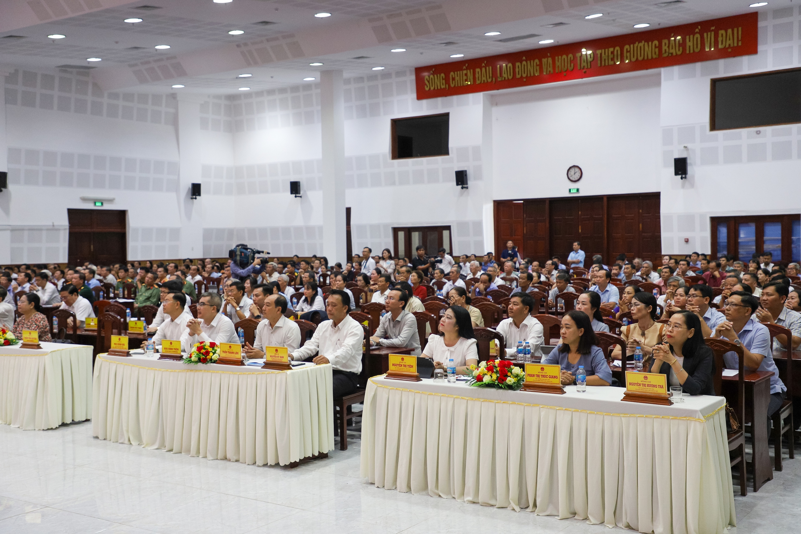 Cần Thơ biệt phái 700 cán bộ về xã phường để nâng cao hiệu quả công việc - Ảnh 5. Cần Thơ biệt phái 700 cán bộ về xã phường để nâng cao hiệu quả công việc - Ảnh 5.