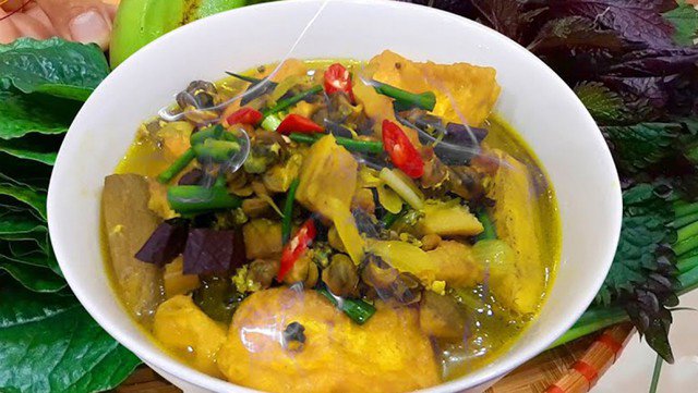 Những món ăn mùa đông thơm ngon bổ dưỡng nhất định phải có trên mâm cơm gia đình 4 Món ốc om chuối đậu béo ngậy, bùi thơm, nước vàng óng đẹp mắt, ăn kèm cơm trắng hoặc bún đều tuyệt.