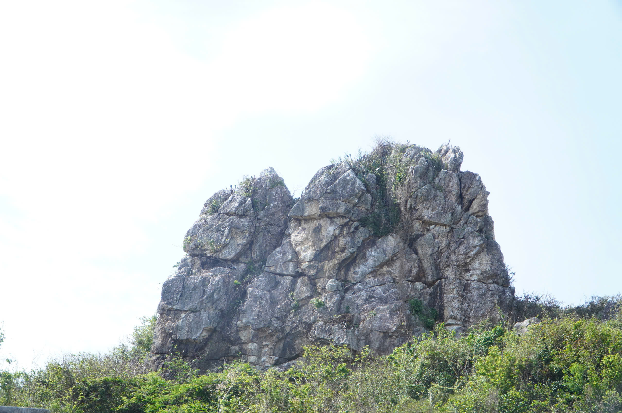 Huyền tích ông Khổng Lồ và ngọn núi Xương Cá ven đầm Thị Nại- Ảnh 3. Huyền tích ông Khổng Lồ và ngọn núi Xương Cá ven đầm Thị Nại- Ảnh 3.