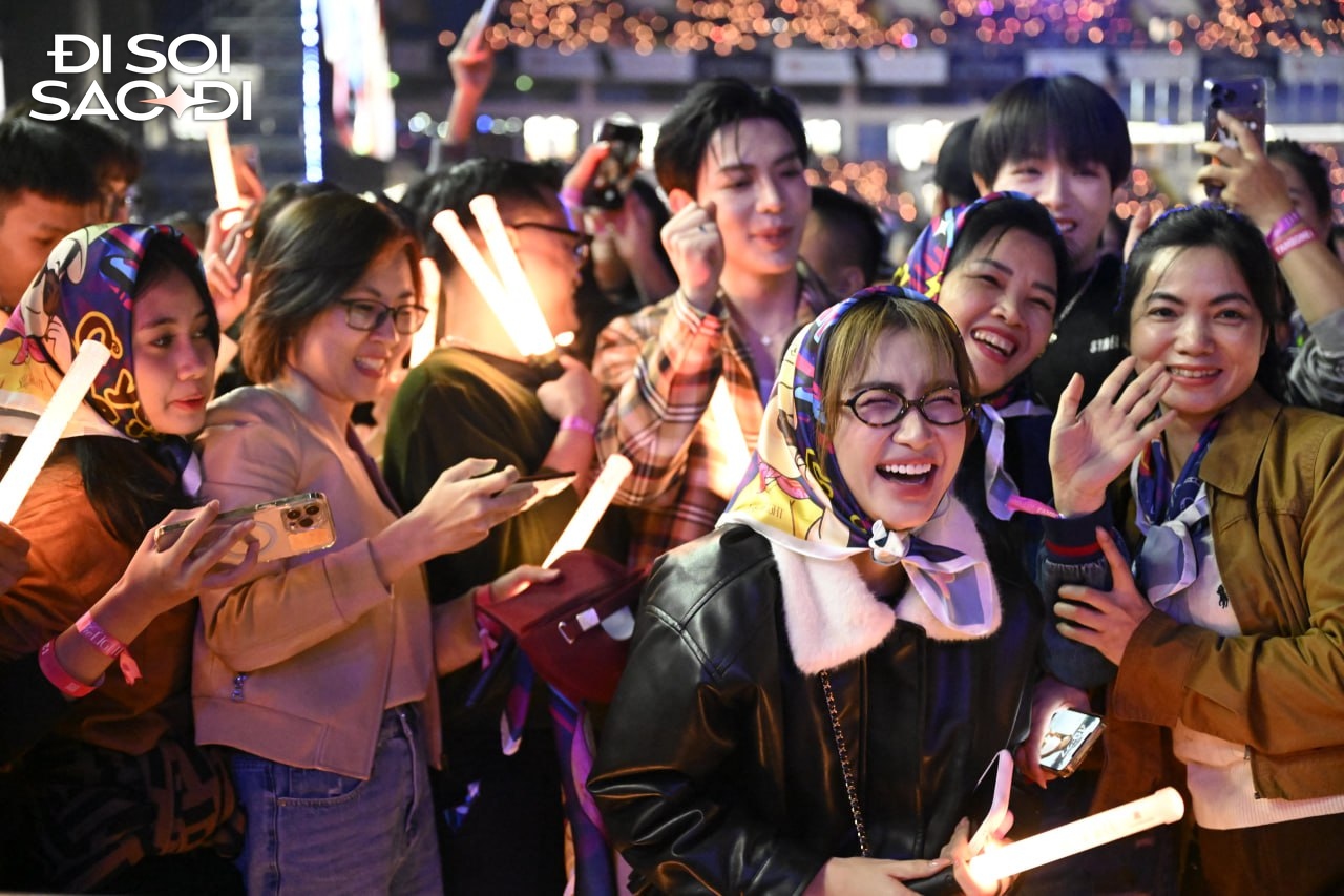 Vừa mở màn concert tại Mỹ Đình, Mỹ Tâm đã phải xin lỗi- Ảnh 6. Vừa mở màn concert tại Mỹ Đình, Mỹ Tâm đã phải xin lỗi- Ảnh 6.