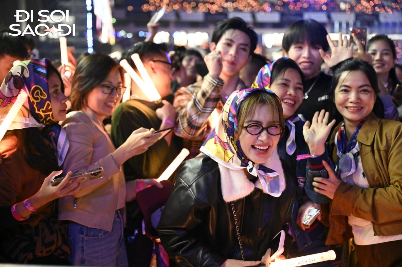 Vừa mở màn concert tại Mỹ Đình, Mỹ Tâm đã phải xin lỗi- Ảnh 7. Vừa mở màn concert tại Mỹ Đình, Mỹ Tâm đã phải xin lỗi- Ảnh 7.