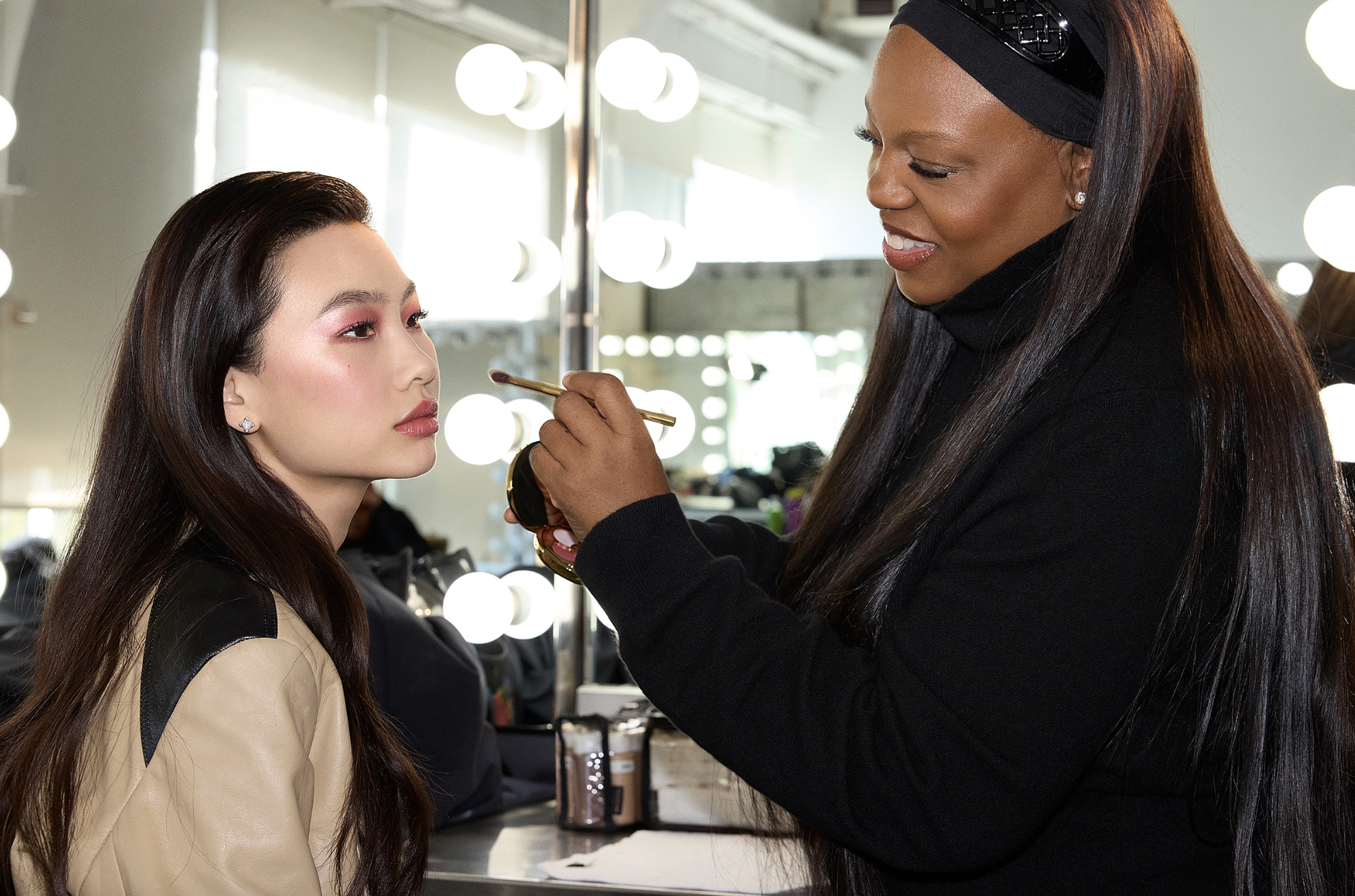 Louis Vuitton đã có một năm “bội thu” chưa từng có cùng showbiz Việt- Ảnh 25.