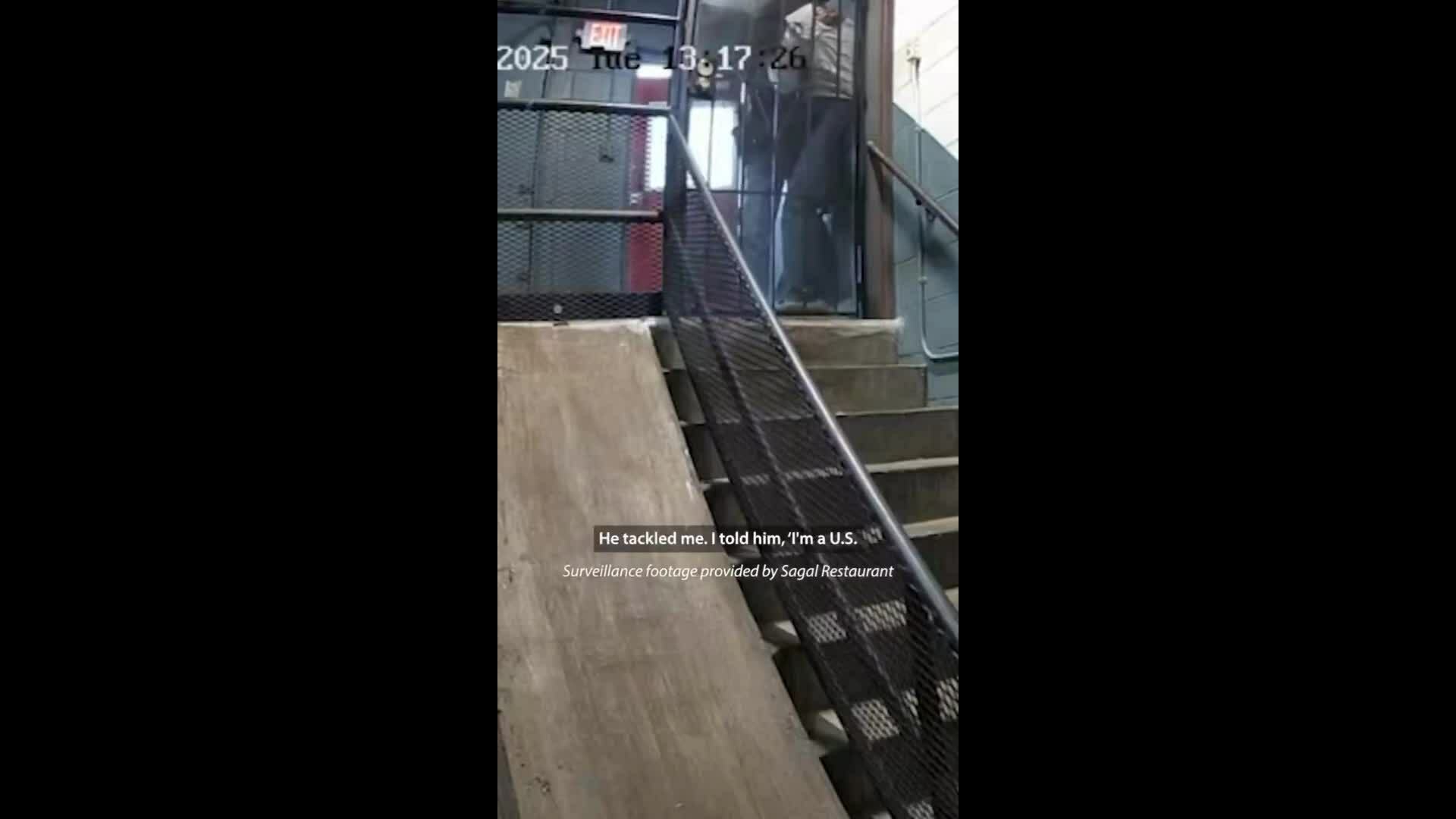 Đặc vụ ICE ghì đầu, bắt công dân Mỹ