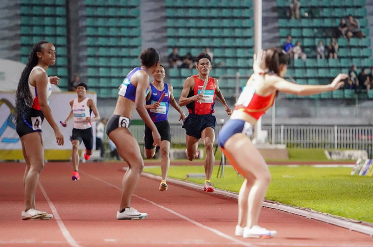 Đội điền kinh tiếp sức Việt Nam xuất sắc ra sao khi đánh bại Thái Lan? 3 điền kinh - Ảnh 3.