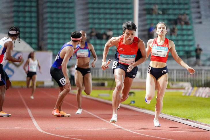 Đội điền kinh tiếp sức Việt Nam xuất sắc ra sao khi đánh bại Thái Lan? 4 điền kinh - Ảnh 4.