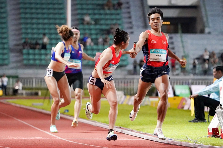 Đội điền kinh tiếp sức Việt Nam xuất sắc ra sao khi đánh bại Thái Lan? 5 điền kinh - Ảnh 5.