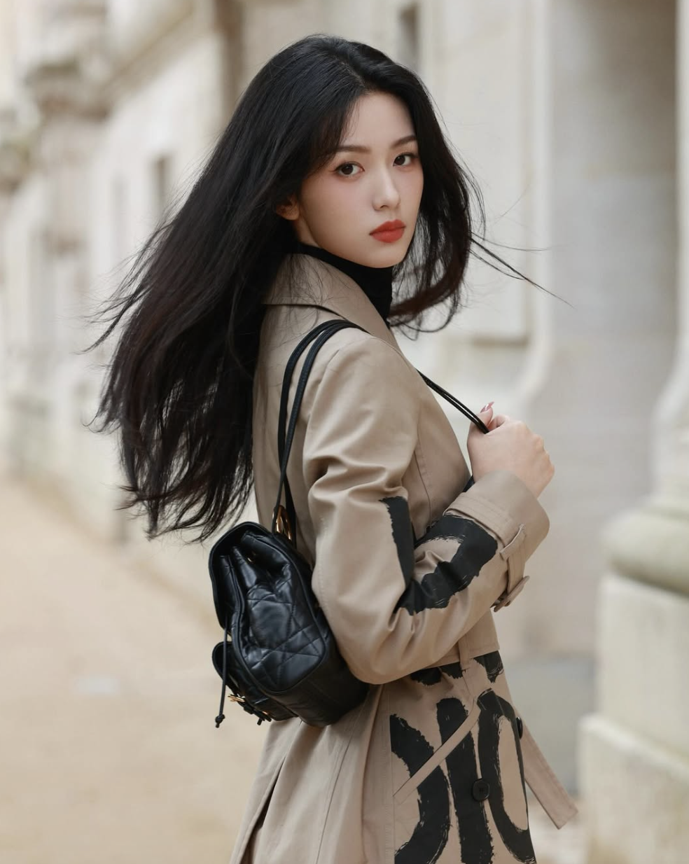 Đại sứ để chân trần giữa thời tiết âm 3 độ C, Dior hưởng lợi- Ảnh 19.