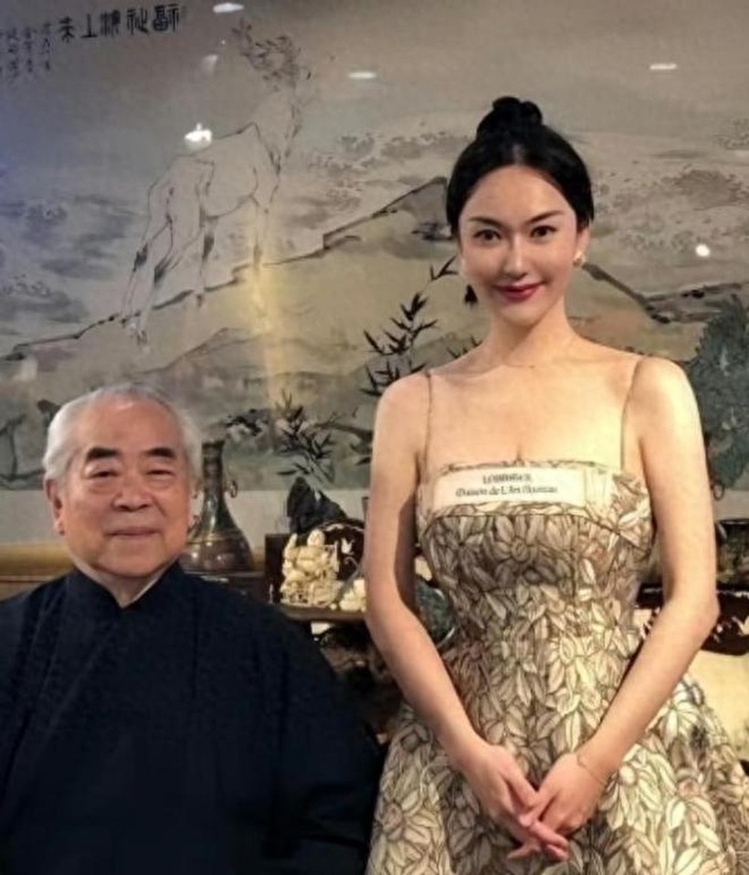 Nhà thư pháp 87 tuổi gây sốc khi có con với vợ trẻ kém gần 50 tuổi, cắt đứt quan hệ với con ruột 2 1765643612 752 Nha thu phap 87 tuoi gay soc khi co con