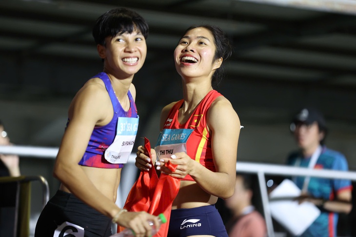 Nữ VĐV trẻ 'nín thở' chờ đợi rồi bật khóc vì tấm huy chương điền kinh quý giá 4 Nữ VĐV trẻ 'nín thở' chờ đợi rồi bật khóc vì tấm huy chương quý giá - Ảnh 4.