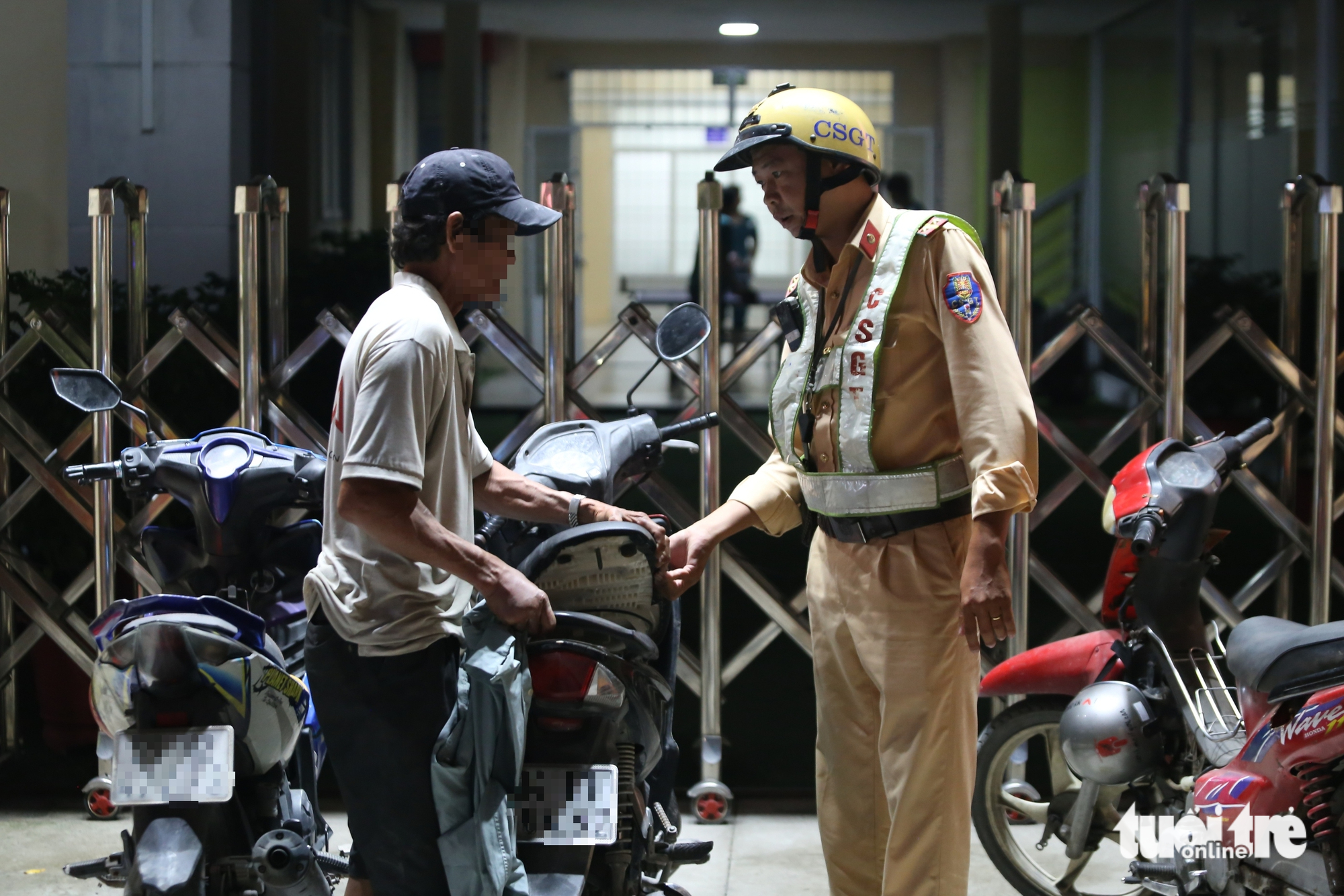 Cuối tuần 'lai rai vài chai', nhiều người vi phạm nồng độ cồn mức kịch trần bị xử lý 5 nồng độ cồn - Ảnh 5.