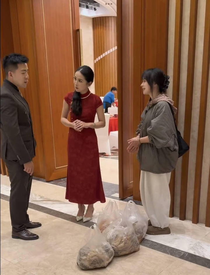 1765647380 683 Cau chuyen cam dong ve co gai xin do an