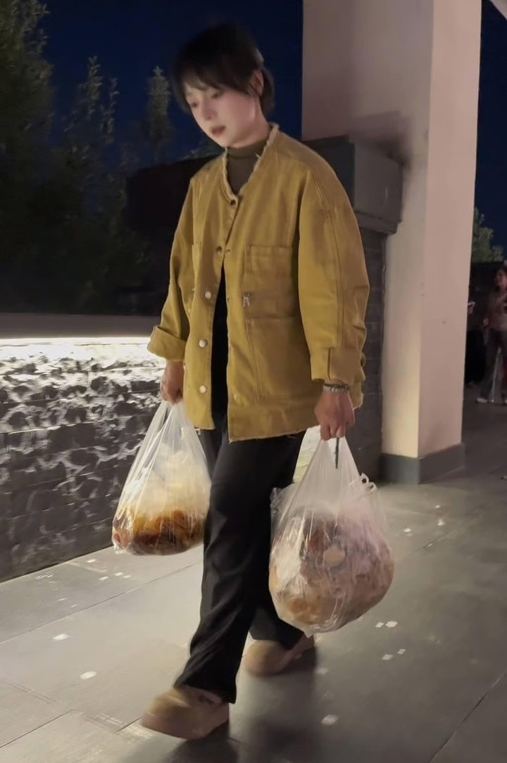 1765647381 300 Cau chuyen cam dong ve co gai xin do an