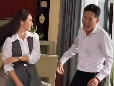 Hậu trường Huyền Lizzie tát Chí Nhân