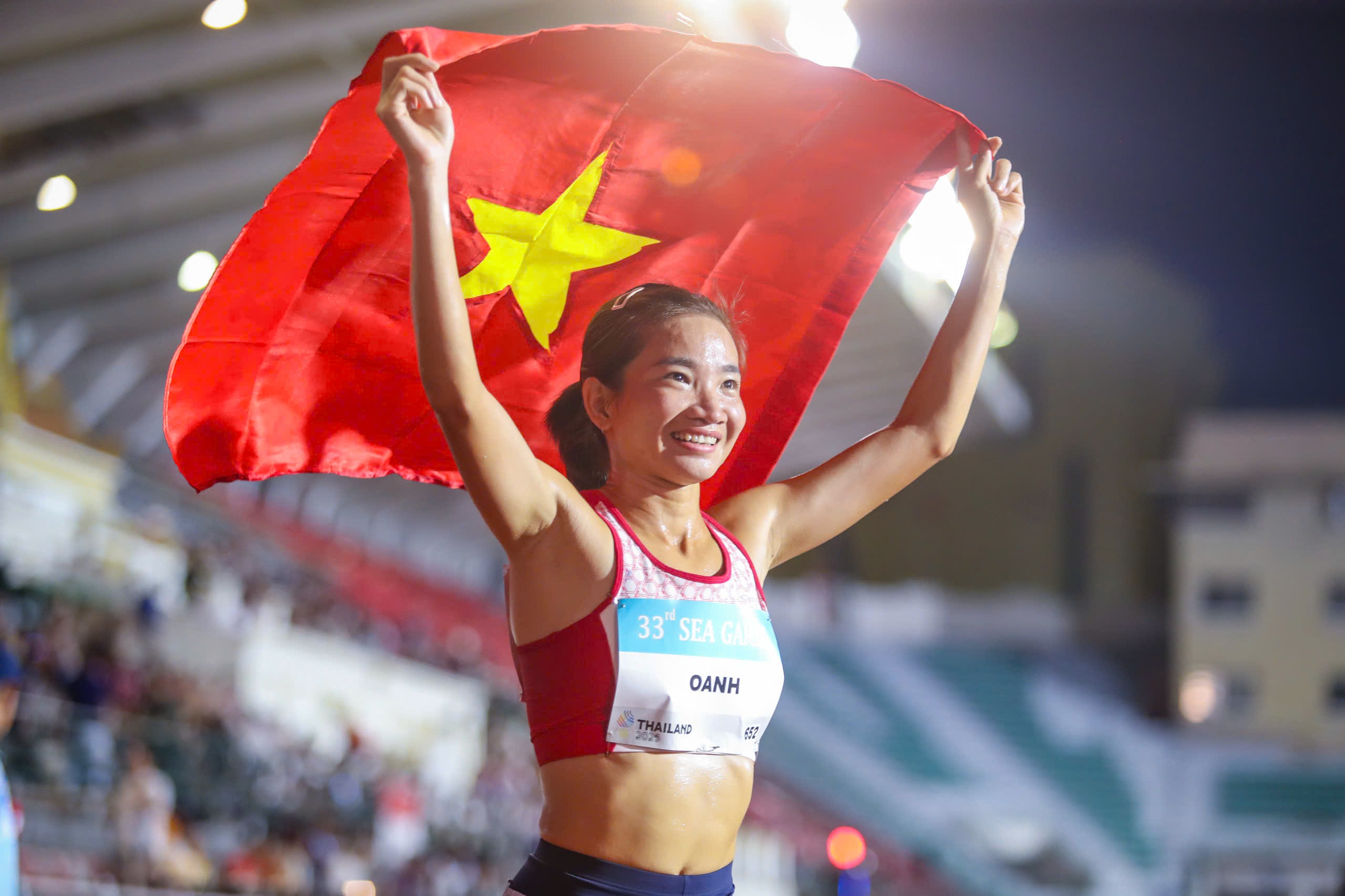 Kỳ SEA Games tuyệt đỉnh của Nguyễn Thị Oanh và Lê Thị Tuyết: Bé nhỏ mà vĩ đại!- Ảnh 6. Kỳ SEA Games tuyệt đỉnh của Nguyễn Thị Oanh và Lê Thị Tuyết: Bé nhỏ mà vĩ đại! - Ảnh 7.