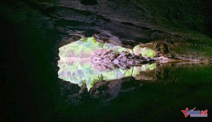 Khám phá hang động có nhũ đá hình tượng Phật ngồi thiền ở Ninh Bình 11 Khám phá hang động có nhũ đá hình tượng Phật ngồi thiền ở Ninh Bình - 10