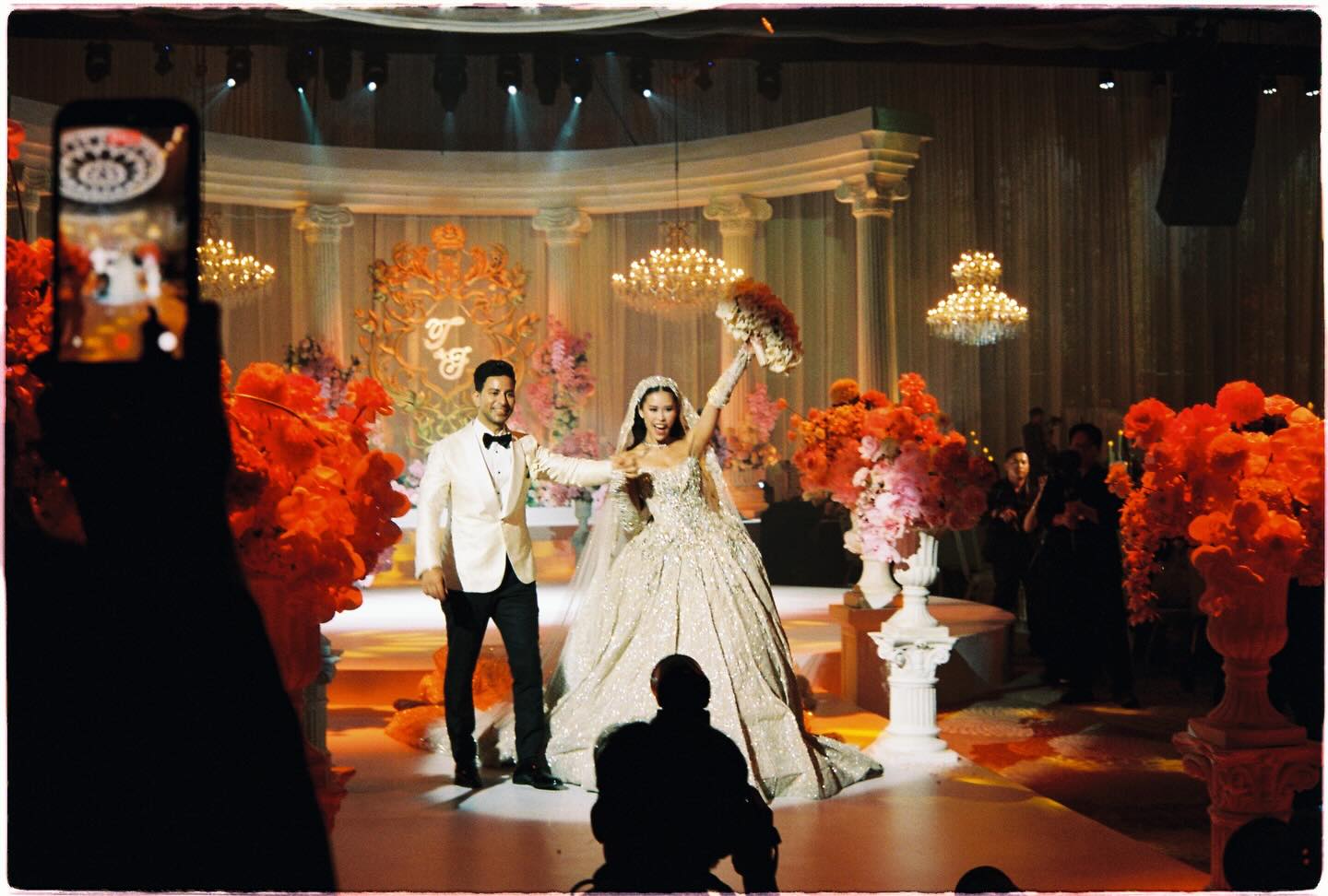 Tỷ phú Johnathan Hạnh Nguyễn tổ chức siêu đám cưới cho con gái: Nhận xét từ truyền thông quốc tế 5 1765658757 942 Ty phu Johnathan Hanh Nguyen to chuc sieu dam cuoi