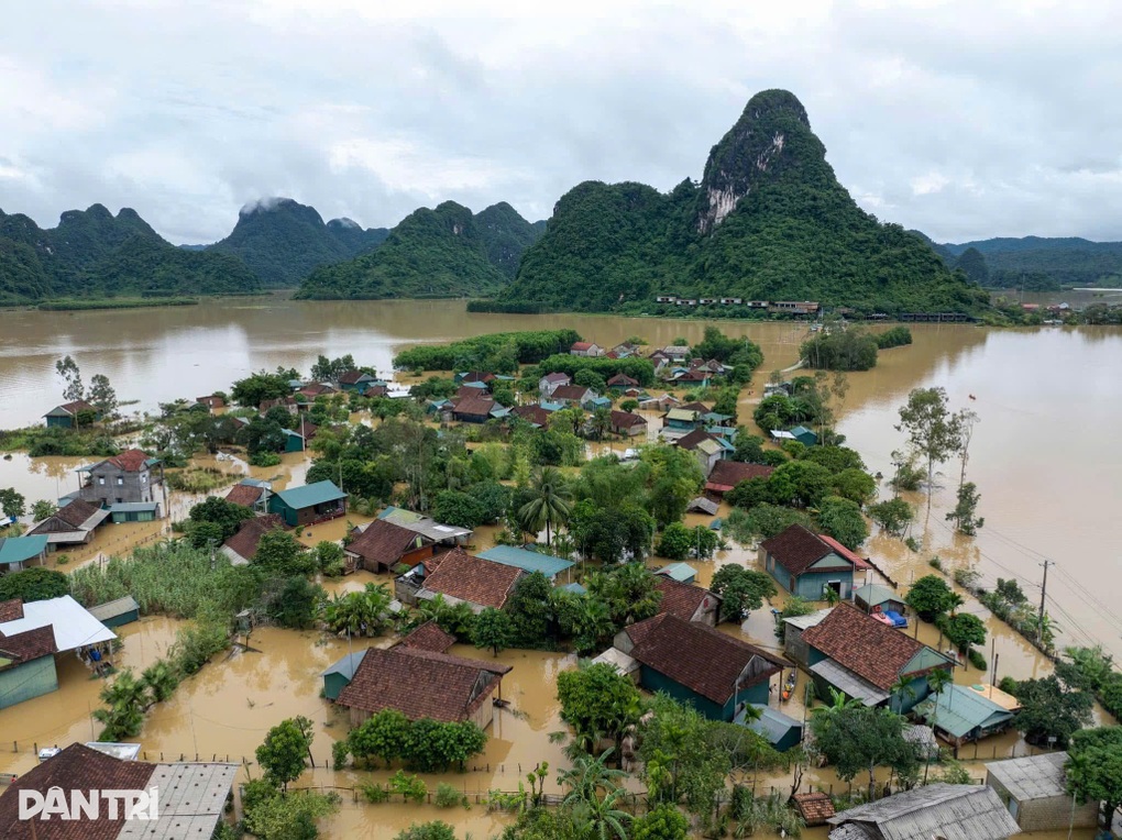 Phó Chủ tịch tỉnh Đắk Lắk: Những hành động thiết thực vì đồng bào vùng lũ - 4
