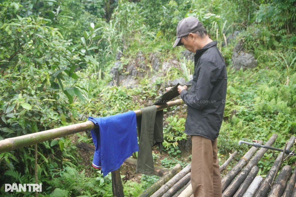 Người đàn ông bị khối u hành hạ và nỗi lo dắt bà lão chạy trốn gió mưa - 4