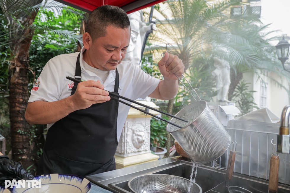  Hà Nội: Bát bún hơn 100.000 đồng, khách ăn trong biệt thự hàng chục tỷ đồng - 6