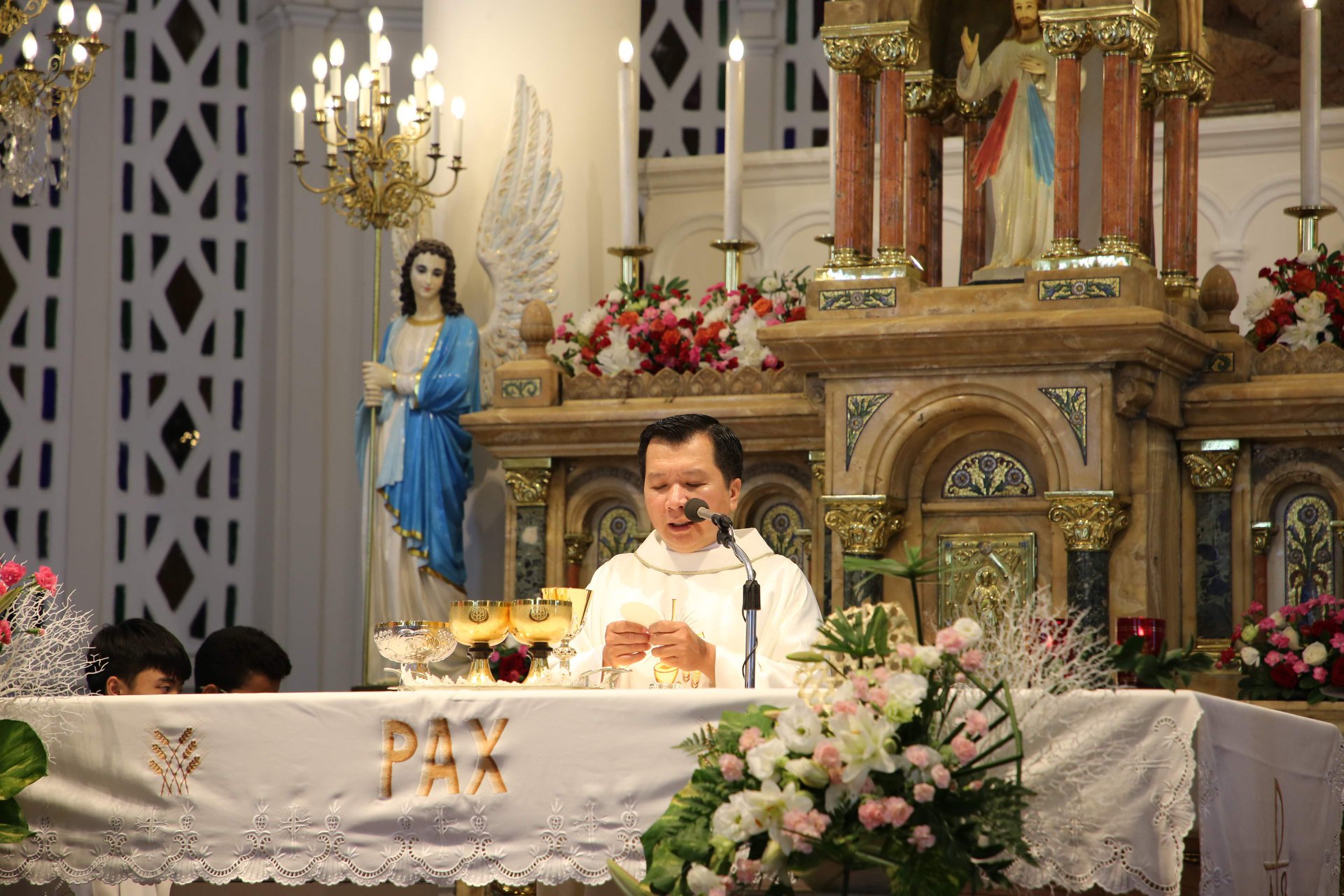 Bên trong 'nhà thờ hồng' 150 tuổi độc nhất ở TP.HCM có gì đặc biệt?- Ảnh 3. Bên trong 'nhà thờ hồng' 150 tuổi độc nhất ở TP.HCM có gì đặc biệt?- Ảnh 3.