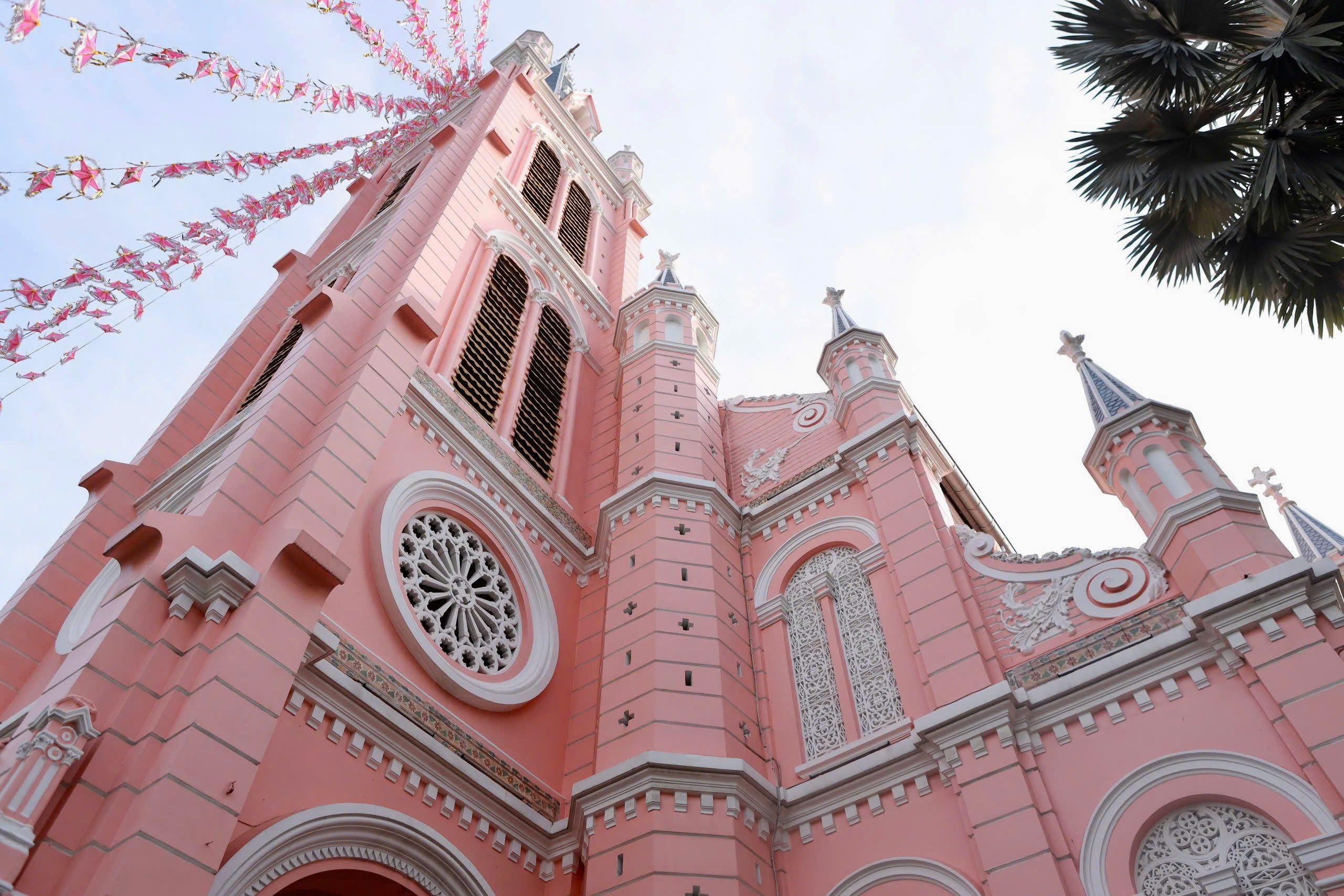 Bên trong 'nhà thờ hồng' 150 tuổi độc nhất ở TP.HCM có gì đặc biệt?- Ảnh 11. Bên trong 'nhà thờ hồng' 150 tuổi độc nhất ở TP.HCM có gì đặc biệt?- Ảnh 11.