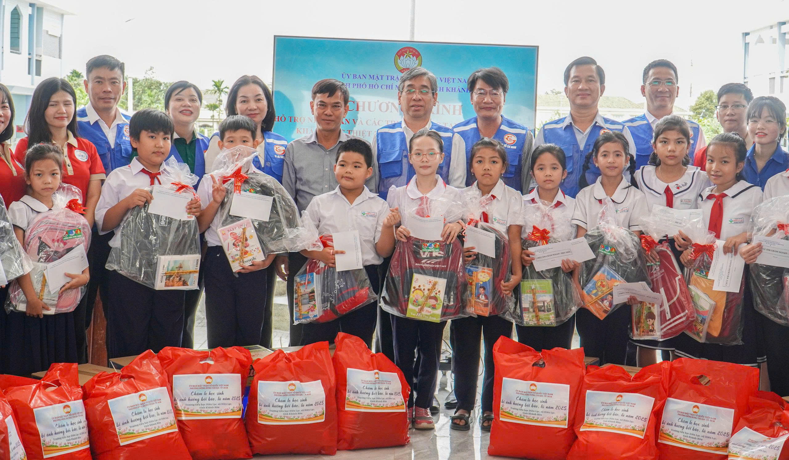 TP.HCM tiếp tục đồng hành cùng Khánh Hòa khắc phục hậu quả sau mưa lũ lịch sử 3 TP.HCM tiếp tục đồng hành cùng Khánh Hòa khắc phục hậu quả sau mưa lũ lịch sử - Ảnh 3.