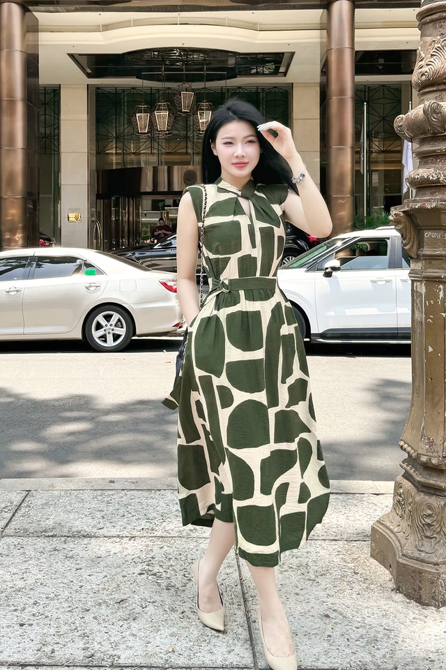 Không ngại thử thách với trang phục họa tiết hình học sành điệu- Ảnh 5. Không ngại thử thách với trang phục họa tiết hình học sành điệu- Ảnh 5.