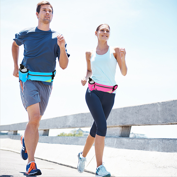 5 món đồ giá cực hời cho chị em mê thể thao, món cuối nhất định không được bỏ qua, giá chỉ từ 10.000 đồng 2 Khi chọn túi, nên ưu tiên loại co giãn, dây đai chắc chắn và túi có khóa kéo kín để đảm bảo đồ không bị rơi. Với người chạy cự ly dài, túi có nhiều ngăn sẽ thuận tiện hơn trong việc phân loại đồ cá nhân.