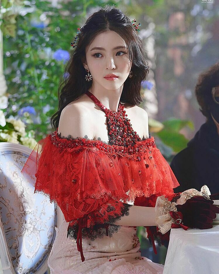 Han So Hee gây hoang mang tột độ với bài đăng sốc: “Tạm biệt mọi người” sau drama ngoại tình- Ảnh 2. Han So Hee gây hoang mang tột độ với bài đăng sốc: “Tạm biệt mọi người” sau drama ngoại tình- Ảnh 2.