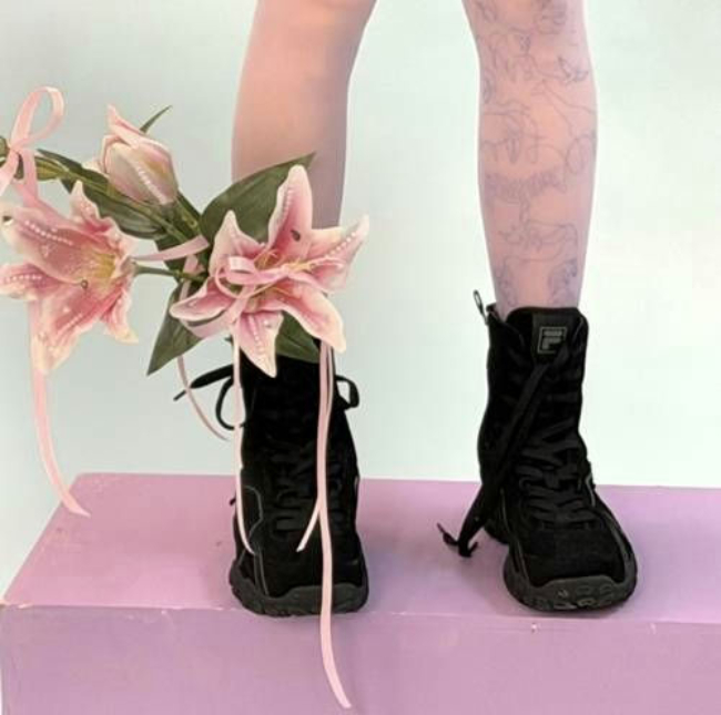 Han So Hee gây hoang mang tột độ với bài đăng sốc: “Tạm biệt mọi người” sau drama ngoại tình- Ảnh 4. Han So Hee gây hoang mang tột độ với bài đăng sốc: “Tạm biệt mọi người” sau drama ngoại tình- Ảnh 4.