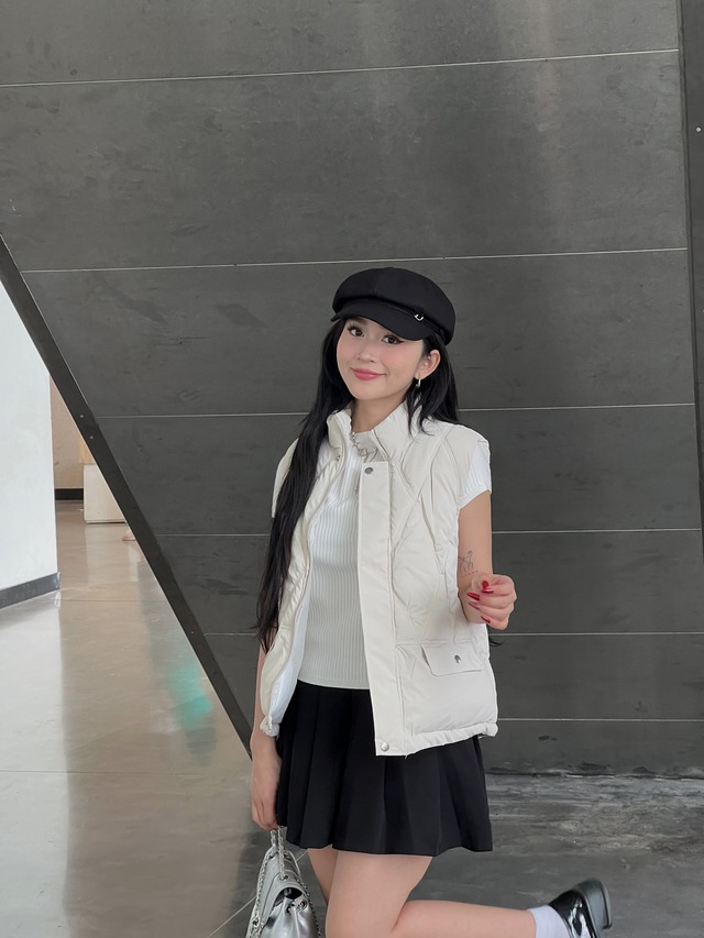 Áo khoác gile phao vừa ấm áp vừa nâng tầm phong cách cho mùa lạnh- Ảnh 4. Áo khoác gile phao vừa ấm áp vừa nâng tầm phong cách cho mùa lạnh- Ảnh 4.