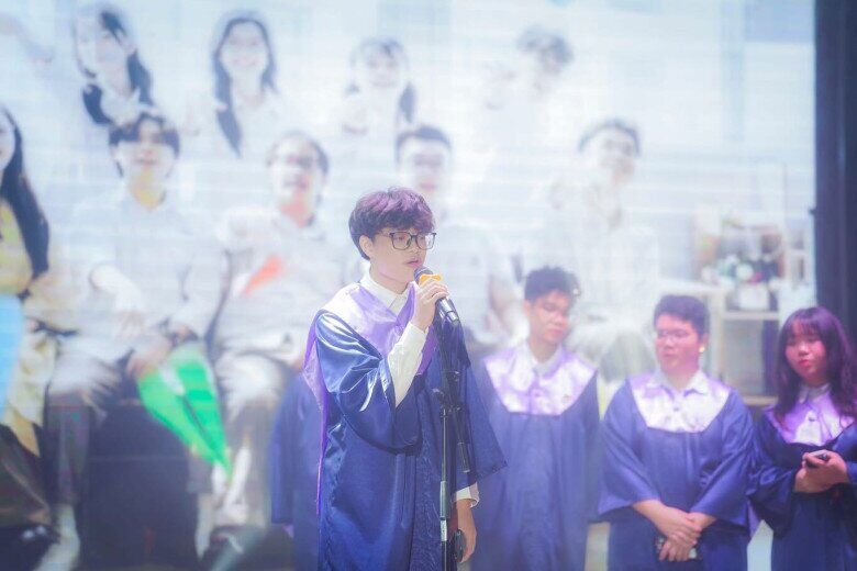 Con sao Việt nổi tiếng ở trường đại học: Quý tử của NSND Xuân Bắc đỗ Học viện Ngoại giao, con trai Thảo Vân thành nam chính 5 Khánh Minh tự tin khi tham gia các hoạt động ở trường.