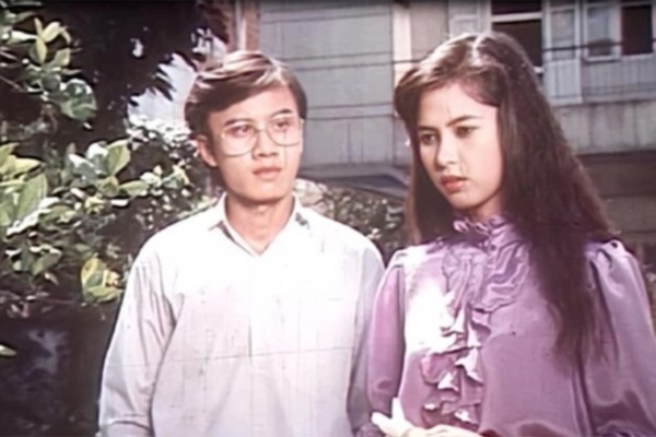 Vẻ đẹp trường tồn theo thời gian của Thủy Tiên Vị đắng tình yêu thập niên 90 7 Diễn viên Thủy Tiên là bạn diễn của cố tài tử Lê Công Tuấn Anh trong "Vị đắng tình yêu" cách đây 33 năm.