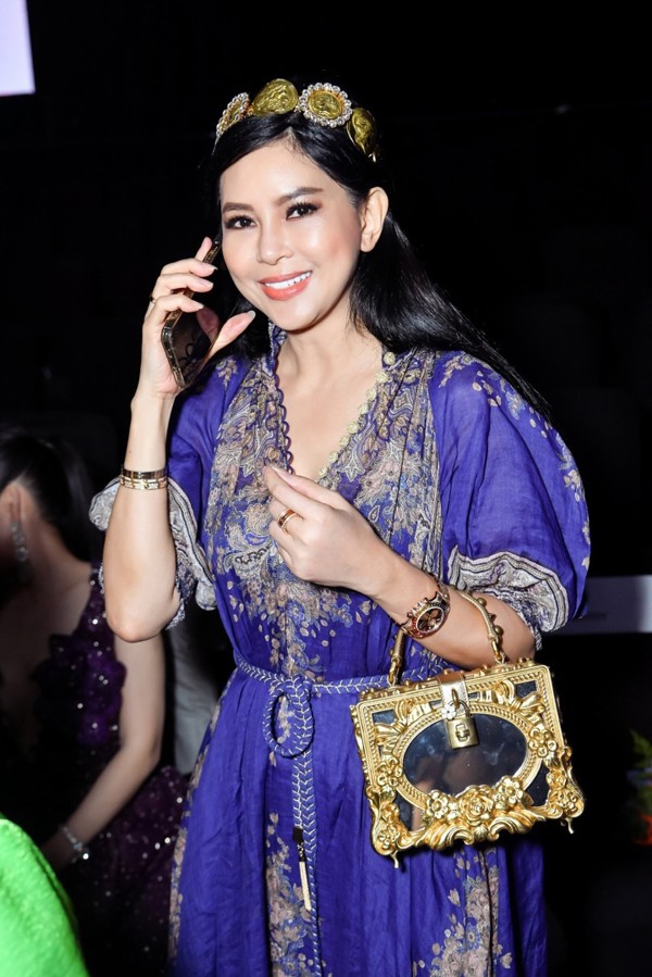 Vẻ đẹp trường tồn theo thời gian của Thủy Tiên Vị đắng tình yêu thập niên 90 10 Thủy Tiên hiện điều hành một tập đoàn lớn, hợp tác với hơn 100 thương hiệu thời trang quốc tế