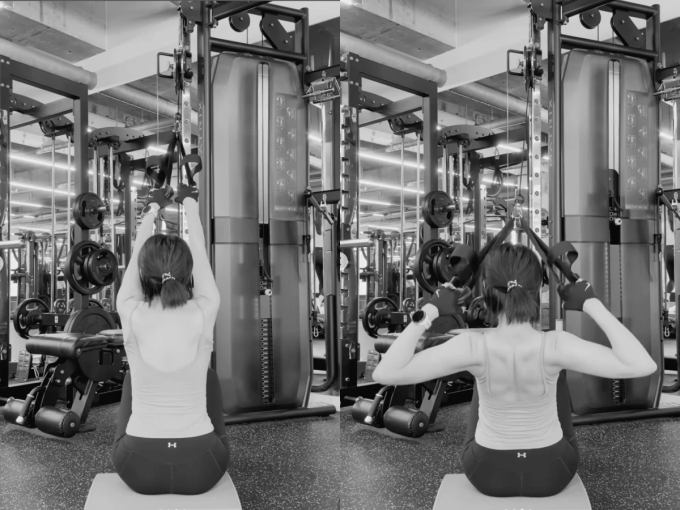 Thói quen giúp Son Ye Jin có lưng thon nuột nà 3 Son Ye Jin chú trọng siết chặt bả vai, cơ lưng khi thực hiện bài ngồi tập kéo cáp cao.