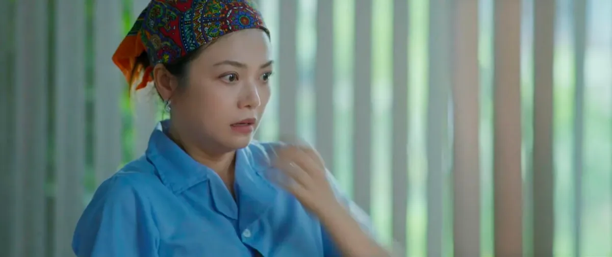 Phim giờ vàng Gia Đình Trái Dấu mới chiếu nhưng đầy "sạn": Lãng phí nguyên cặp diễn viên chính đều là NSƯT 5 Ông Phi đi ăn liên hoan với phòng cũ lại ở đúng nhà hàng bà Ánh đang làm việc.