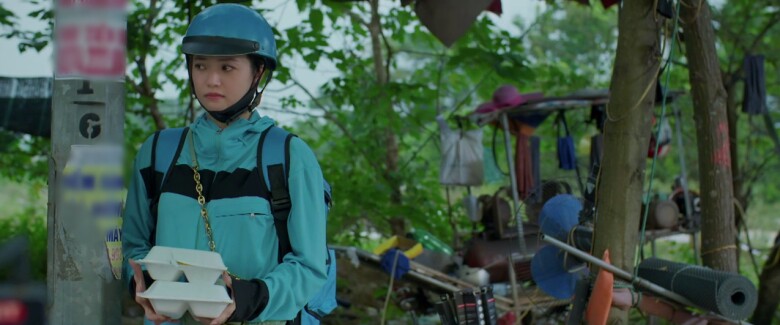 Phim giờ vàng Gia Đình Trái Dấu mới chiếu nhưng đầy "sạn": Lãng phí nguyên cặp diễn viên chính đều là NSƯT 6 Trong tập gần nhất, hai vợ chồng ông Phi – bà Ánh đã quyết định làm shipper.