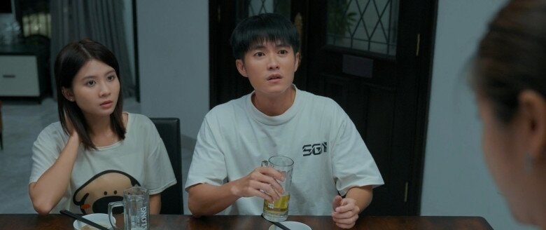 Phim giờ vàng Gia Đình Trái Dấu mới chiếu nhưng đầy "sạn": Lãng phí nguyên cặp diễn viên chính đều là NSƯT 7 Dương và Đức là 2 con của ông Phi - bà Ánh.