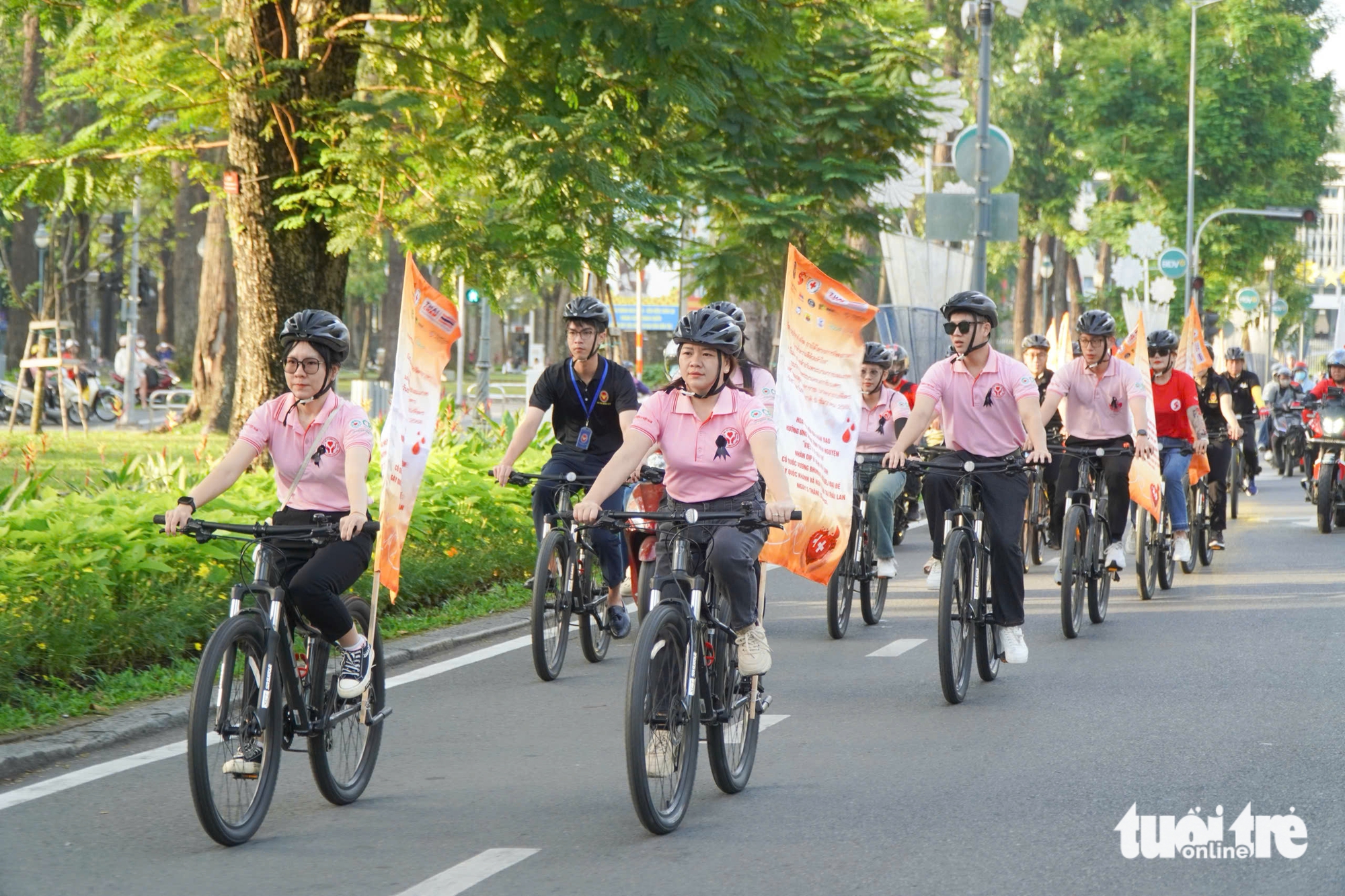 Lan tỏa 'Việc tốt từ trái tim' qua hoạt động hiến máu, đạp xe diễu hành tại TP.HCM 3 hiến máu - Ảnh 4.